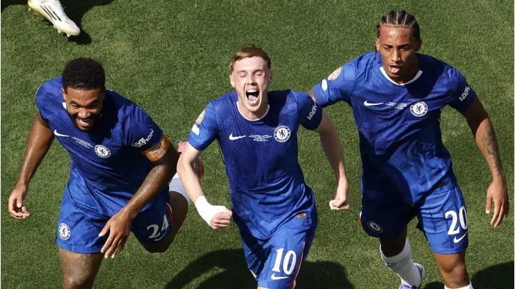 José Mourinho minimizou a conquista do Chelsea no Mundial de Clubes, classificando o torneio como semelhante a amistosos de pré-temporada. (Foto de Michael ReavesGetty Images)