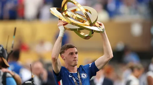 Cole Palmer, atacante do Chelsea, comemorando o título do Mundial de Clubes. Foto: Luke Hales/Getty Images