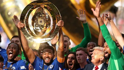 Jamie Carragher e Micah Richards protagonizaram um debate acalorado sobre o Chelsea, questionando os rumos do clube sob a gestão de Todd Boehly. Foto: Buda Mendes