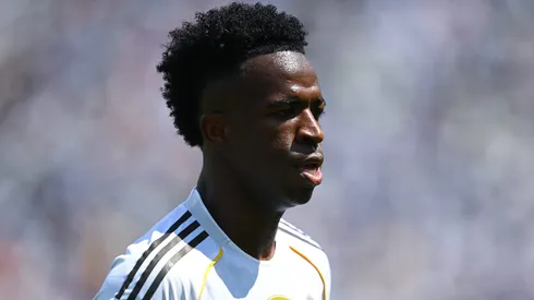 Vinicius Júnior e Real Madrid negociam renovação de contrato.