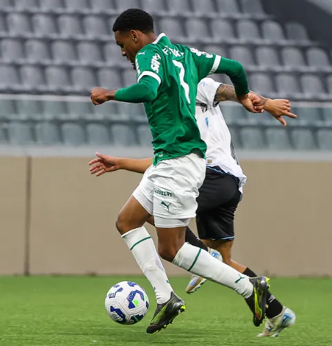 Dudu Conceição, em campo, pelo sub-17 do Palmeiras. Foto: Fabio Menotti/Site Oficial/Palmeiras