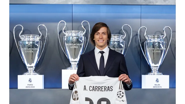 Álvaro Carreras em sua apresentação no Real Madrid. Divulgação/Real Madrid