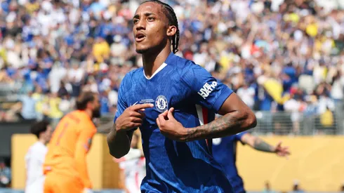 João Pedro em ação pelo Chelsea