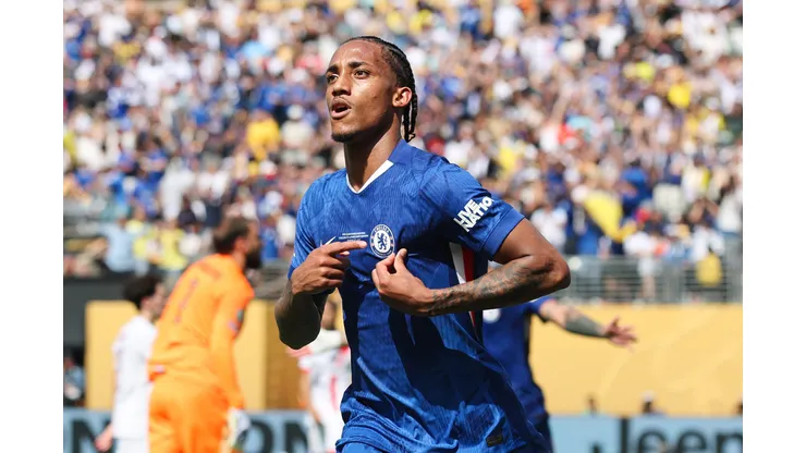 João Pedro em ação pelo Chelsea
