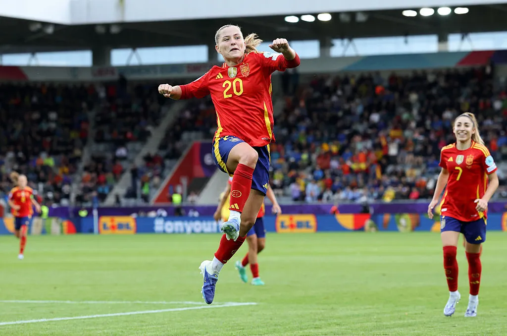 Claudia Pina comemorando gol contra a Bélgica na Eurocopa Feminina (Photo by Alexander Hassenstein/Getty Images)