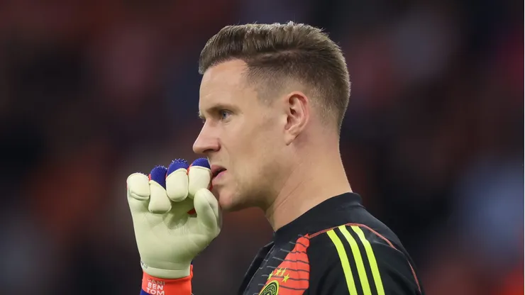 Ter Stegen, do Barcelona, é criticado por Matthäus por não aceitar o banco. (Alex Grimm/Getty Images)