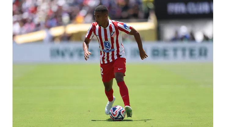Samuel Lino em ação contra o PSG