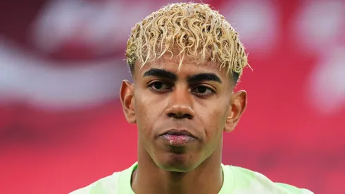 Barcelona apresenta Lamine Yamal com a camisa 10.