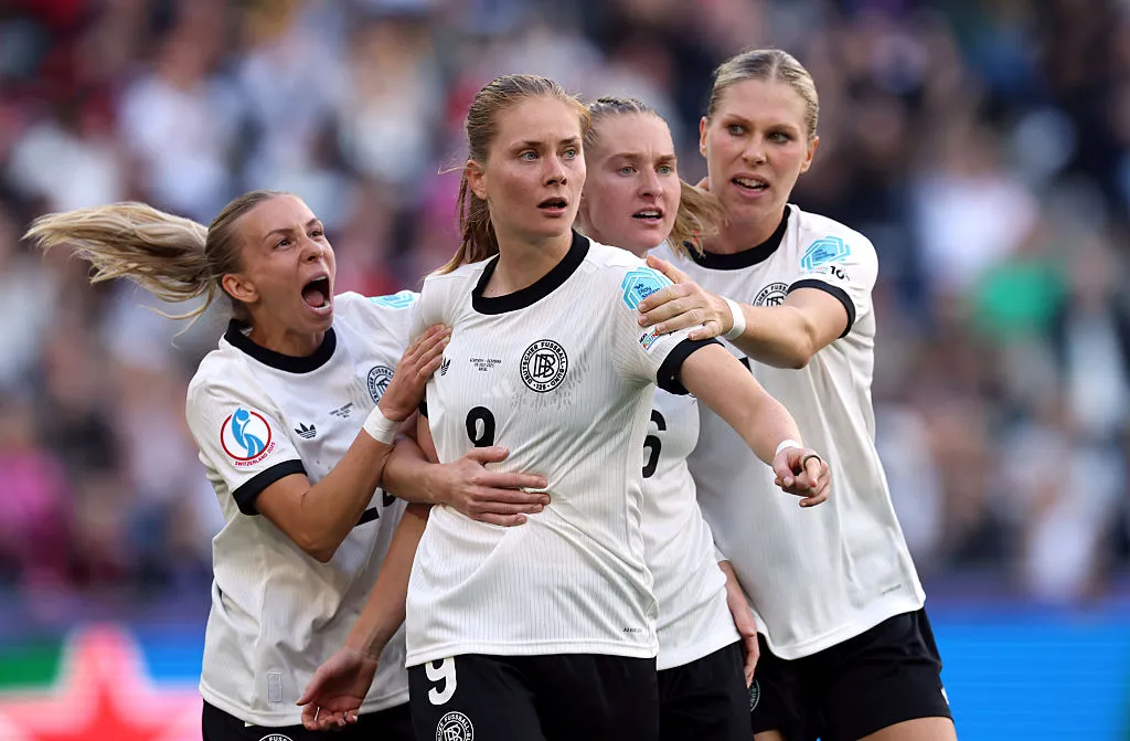 Jogadoras da Alemanha em vitória contra a Dinamarca (Photo by Alexander Hassenstein/Getty Images)