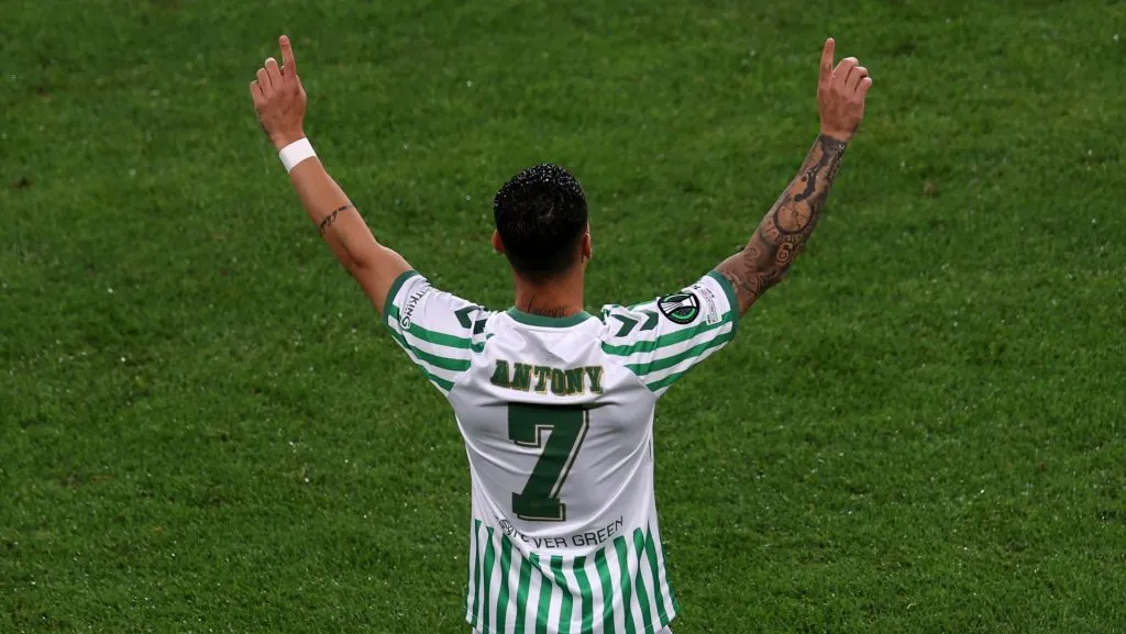 Antony em ação pelo Real Betis. (Dean Mouhtaropoulos/Getty Images)