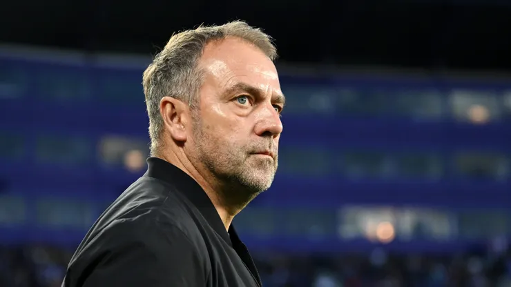 Técnico Hansi Flick em partida do Barcelona
