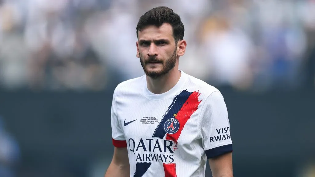 Khvicha Kvaratskhelia é a contratação mais cara do PSG que estará em campo contra o Tottenham. Foto: Buda Mendes/Getty Images