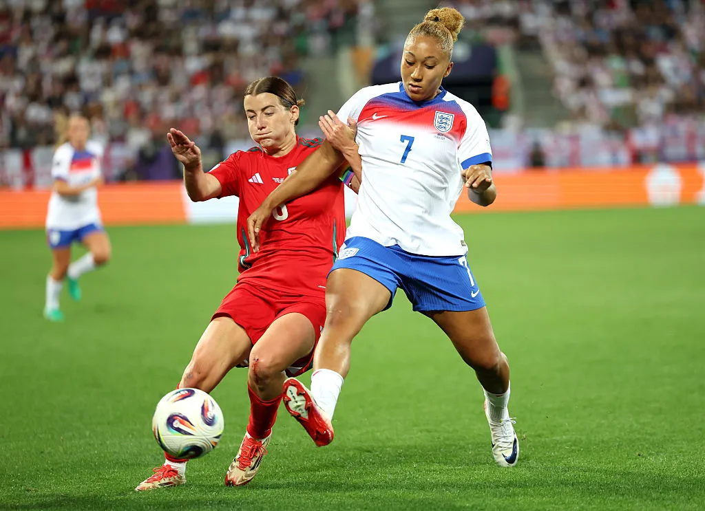Lauren James durante partida da Inglaterra (Photo by Charlotte Wilson/Getty Images)