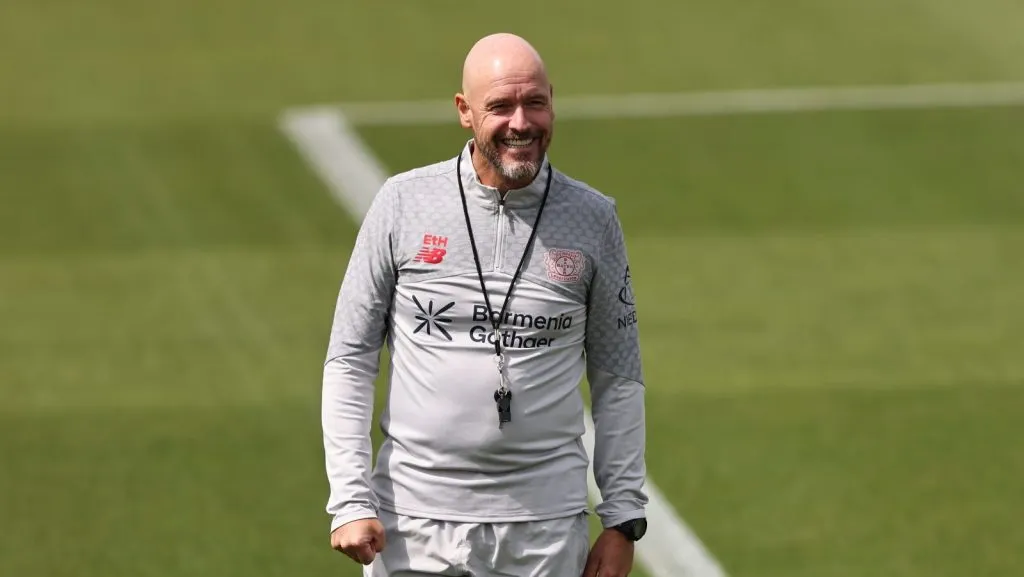Sob o comando de Erik ten Hag, o clube planeja implementar uma formação tática com três zagueiros na próxima temporada, onde Badé deve ser peça fundamental. (Photo by Christof Koepsel/Getty Images)