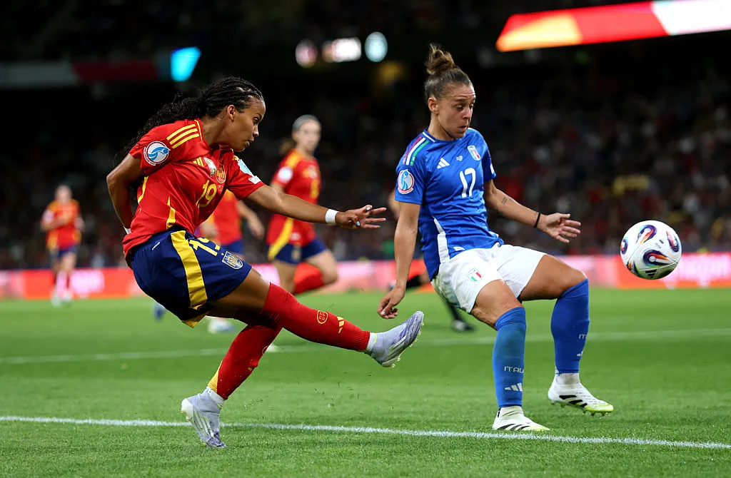 Vicky Lopez atuando pela Espanha (Photo by Eddie Keogh/Getty Images)