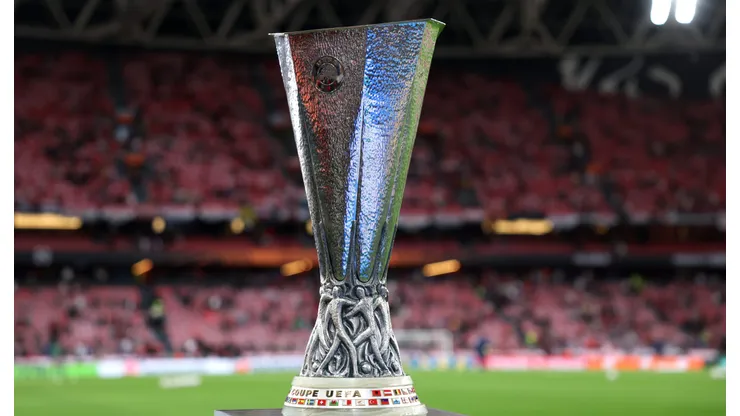 Troféu da Europa League. (Photo by Ryan Pierse/Getty Images)