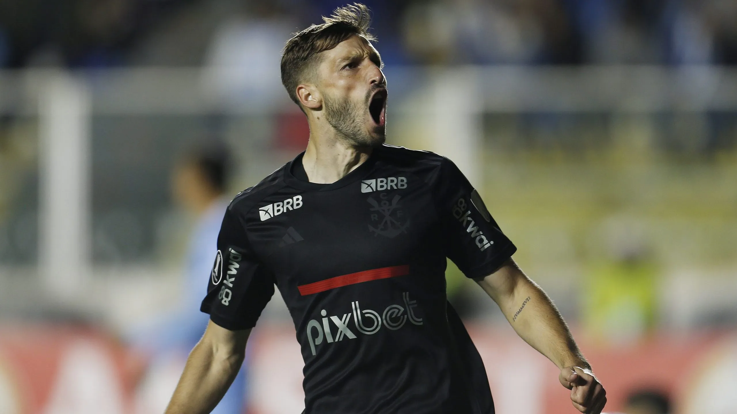Viña comemorando gol pelo Flamengo. Foto: Gaston Brito Miserocchi/Getty Images