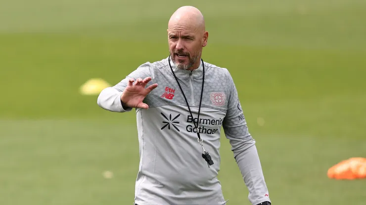 Erik Ten Hag em sessão de treinamento do Leverkusen (foto: Christof Koepsel/Getty Images)