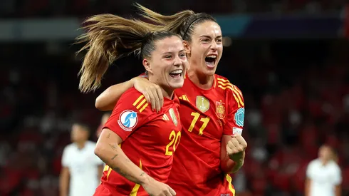 Com gols de Athenea del Castillo e Claudia Pina, Espanha vence a Suíça (Photo by Alexander Hassenstein/Getty Images)