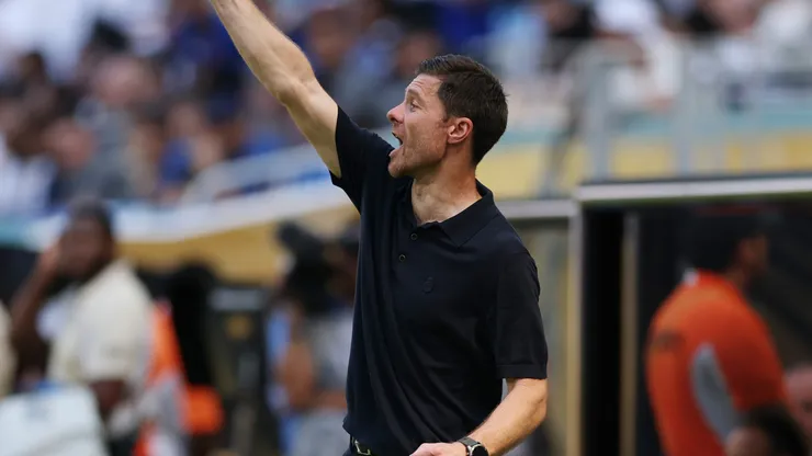 Xabi Alonso durante partida do Real Madrid