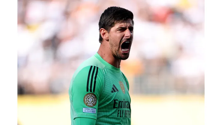 Goleiro Courtois, de 33 anos, estende contrato com o Real Madrid e segue como titular