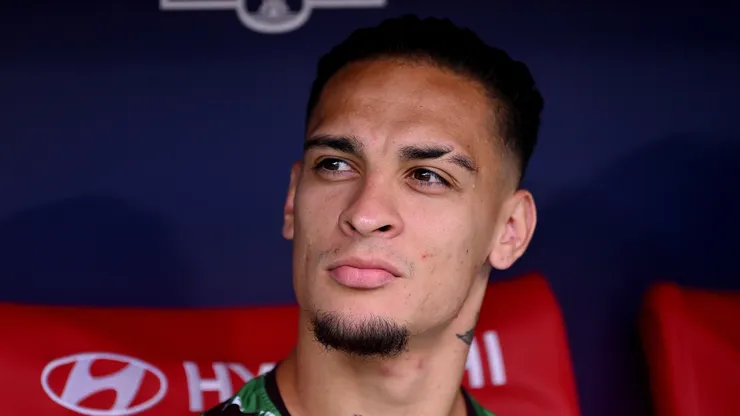 Antony, do Manchester United, em jogo do Real Betis. (Photo by Denis Doyle/Getty Images)