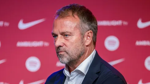 Hansi Flick pede para o Barcelona contratar novo lateral.