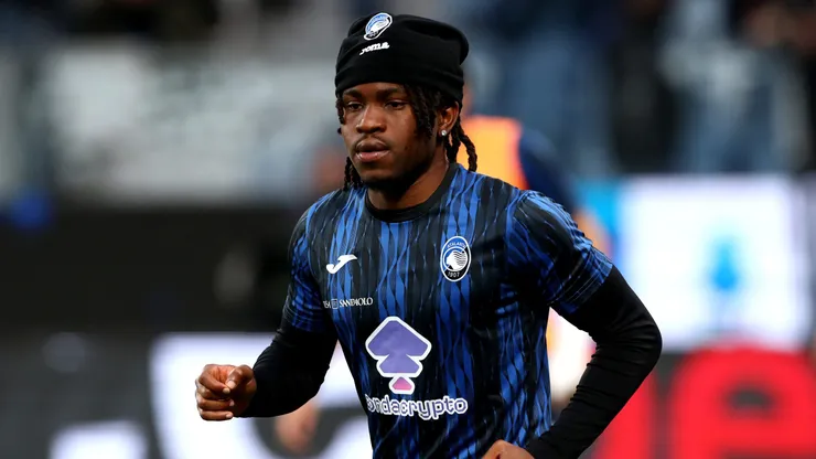Tottenham busca atacante de peso e mira Ademola Lookman. Foto: Marco Luzzani/Getty Images