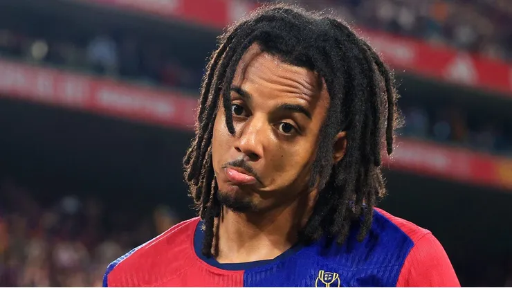 Barcelona confia em Koundé e descarta Dumfries.