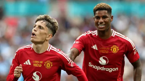 Garnacho, do United, comemora ida de Marcus Rashford para o Barcelona. (Photo by David Rogers/Getty Images)