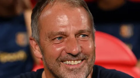 Barcelona retira Deco da pré-temporada e decisão deixa Hansi Flick empolgado nos bastidores. (Photo by Denis Doyle/Getty Images)