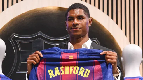 Após superar um imprevisto financeiro que quase cancelou sua viagem, o Barcelona embarcou para a Ásia com 30 jogadores, entre veteranos, reforços de destaque e promessas da base. (Photo by David Ramos/Getty Images)