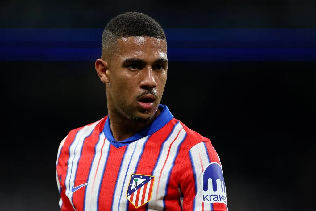 Samuel Lino em campo com o Atlético (Photo by Florencia Tan Jun/Getty Images)