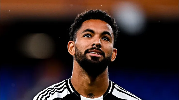 Douglas Luiz falta ao treino da Juventus.