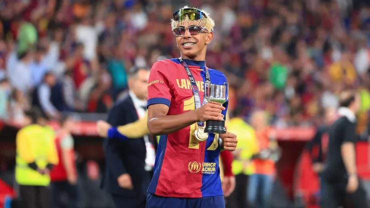 Lamine Yamal comemorando título pelo Barcelona. Foto: Fran Santiago/Getty Images