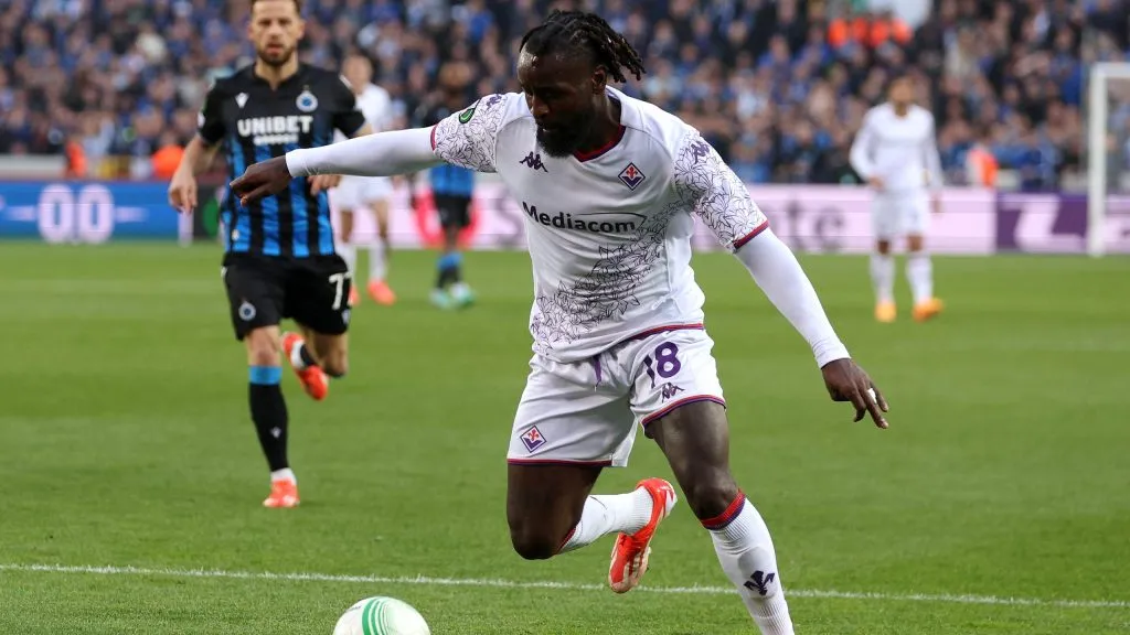 M'bala Nzola em jogo da Fiorentina. Foto: Dean Mouhtaropoulos/Getty Images
