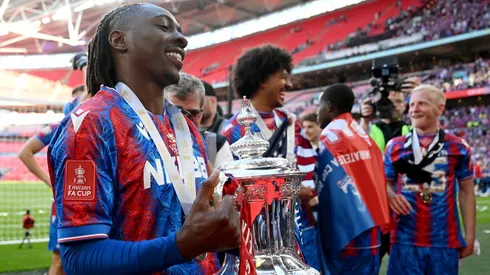 Após garantir a contratação do atacante sueco Viktor Gyokeres, o Arsenal prepara uma oferta de £60 milhões por Eberechi Eze, destaque do Crystal Palace na última temporada. (Photo by Shaun Botterill/Getty Images)
