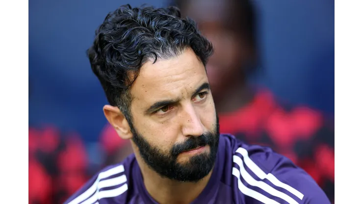 Manchester United pode reintegrar afastados se não forem vendidos, diz Amorim