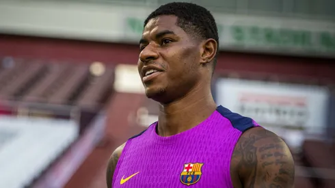 Inicialmente previsto para a ala esquerda, Marcus Rashford vem ganhando espaço como centroavante no Barcelona. (Foto: Divulgação /Twitter Barcelona)