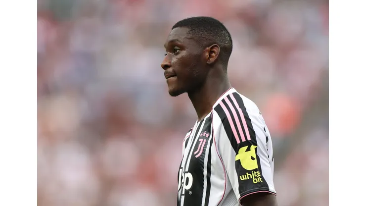Juventus tenta manter Kolo Muani