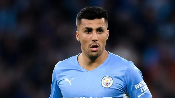 Pep Guardiola confirma que Rodri está próximo de voltar aos gramados após lesão na virilha.