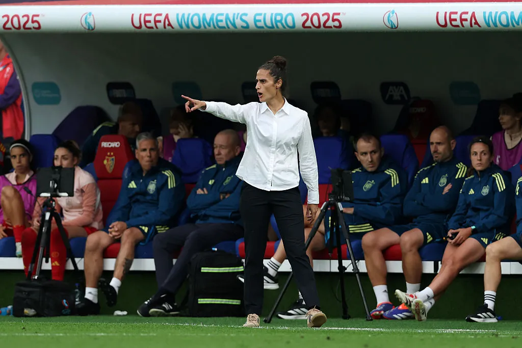 Montse Tome comanda a Espanha durante a final da Eurocopa Feminina (Photo by Eddie Keogh/Getty Images)