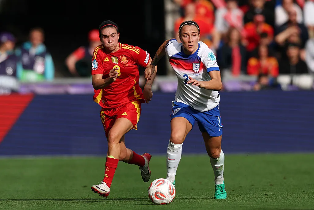 Lucy Bronze atuando pela Inglaterra na final da Eurocopa Feminina (Photo by Eddie Keogh/Getty Images)