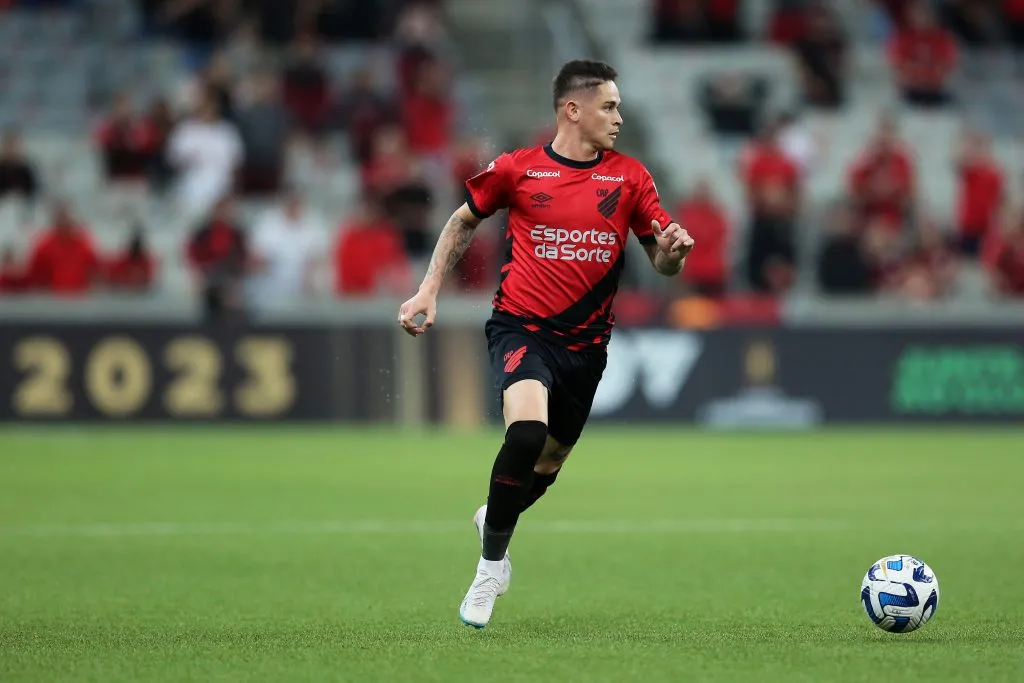 Khellven quando ainda atuava pelo Athletico Paranaense. Jogador que defende as cores do CSKA, da Rússia, deve reforçar o Palmeiras em breve, segundo o GE. (Photo by Heuler Andrey/Getty Images)
