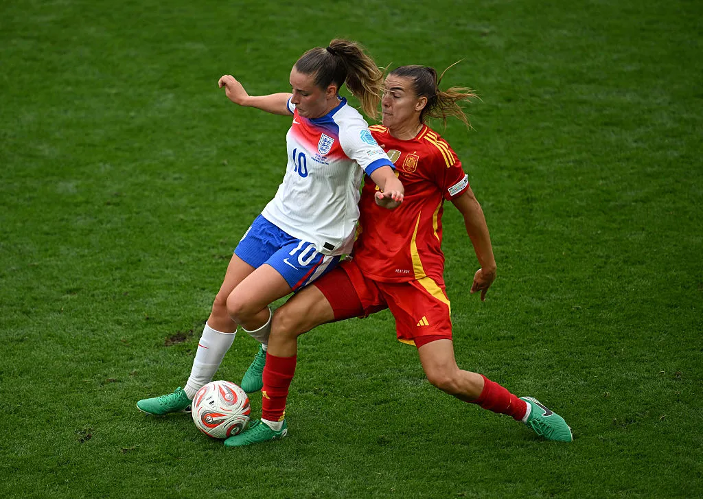 Patricia Guijarro defendendo a Espanha na final da Eurocopa Feminina (Photo by Matthias Hangst/Getty Images)