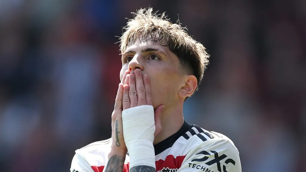 Garnacho curte post que liga sua saída do United ao Chelsea