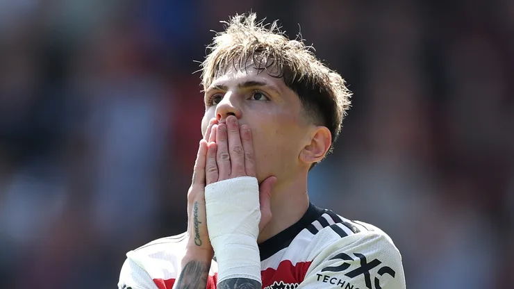 Garnacho curte post que liga sua saída do United ao Chelsea. (Photo by Ryan Pierse/Getty Images)