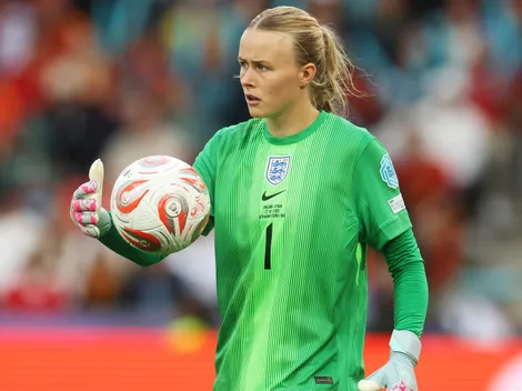 Hannah Hampton presta homenagem ao falecido pai após o título da Eurocopa Feminina