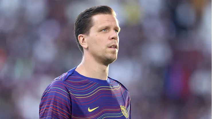A diretoria aposta em uma gestão responsável para garantir a presença de Gerard Martín, Wojciech Szczesny e Roony Bardghji já no próximo duelo contra o Rayo Vallecano, fortalecendo o elenco de Flick para a temporada. (Photo by Paul Miller/Getty Images)