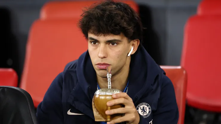João Félix antes de jogo do Chelsea
